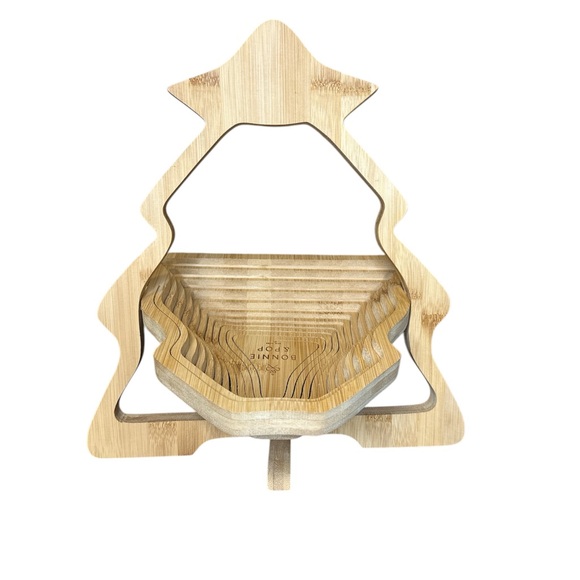 New Christmas Tree Wood Basket and Trivet - Picture 2 of 3